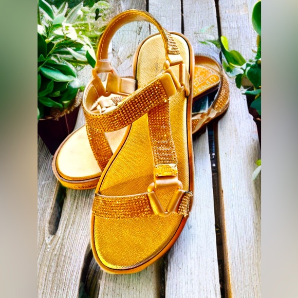 Juicy Couture Shoes - Juicy couture excellent condition rose gold sandals